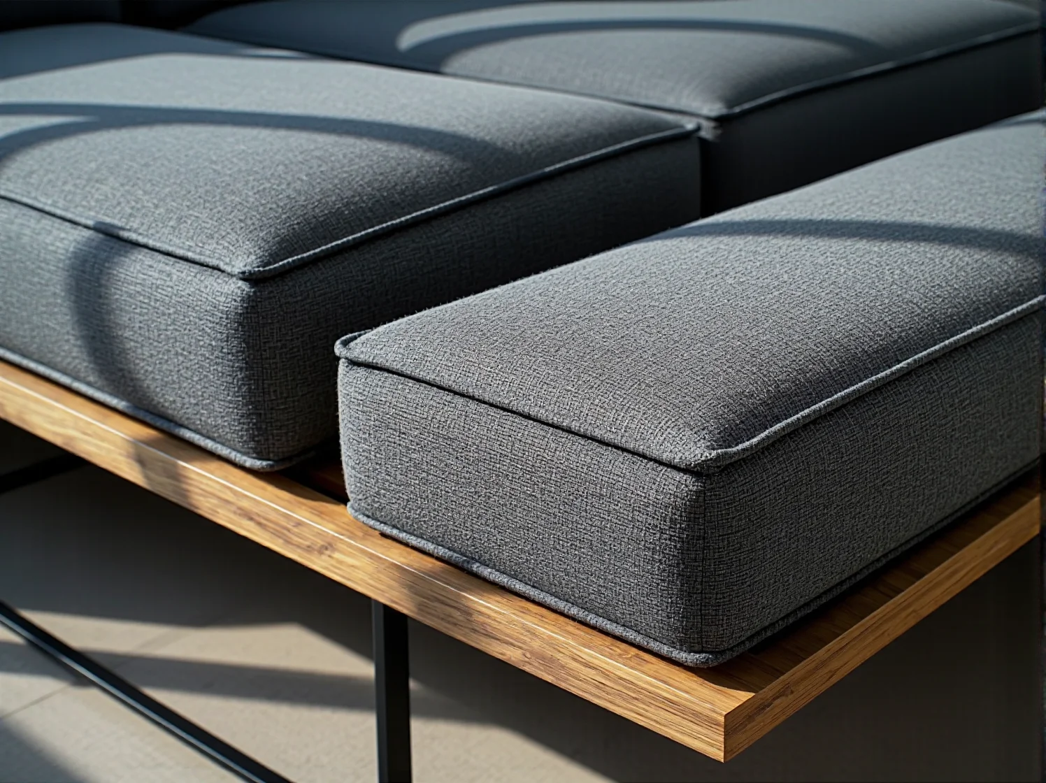 Stylowe stoliki nocne z drewna w aranżacji sypialni