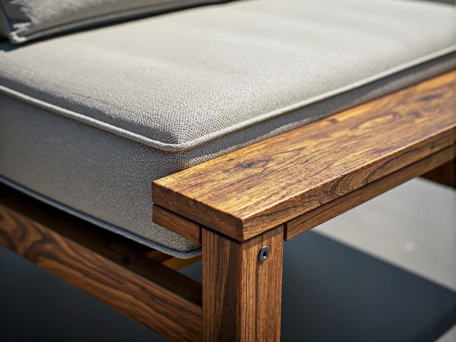 Nowoczesne ławki i stoły na taras stworzone w zgodzie z ekologią i naturą.