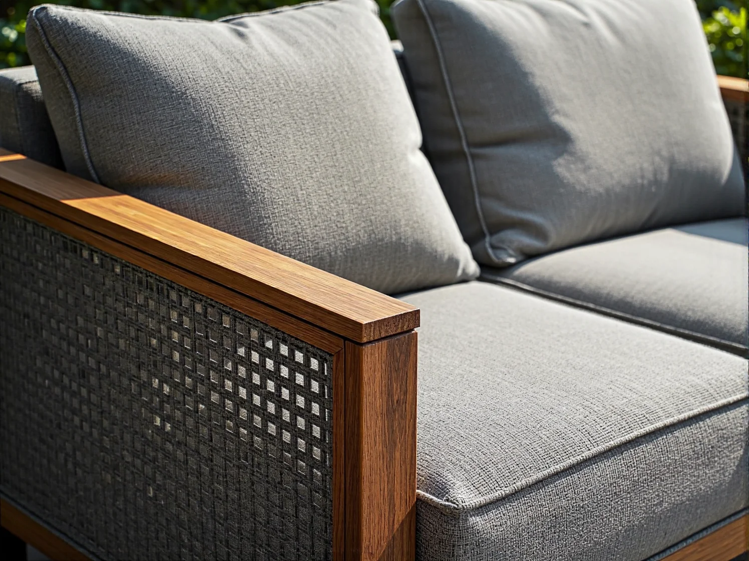 Proces produkcji zrównoważonych mebli ogrodowych chroniących planetę.